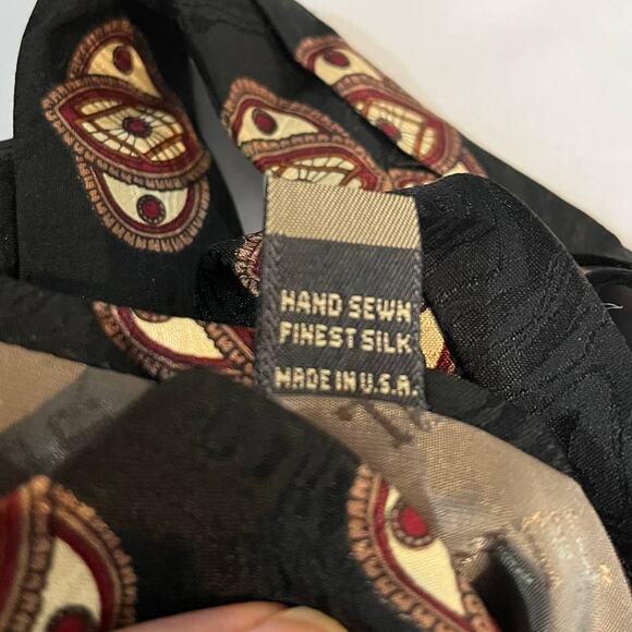 Robert Talbott Studio Silk Tie Hand Sewn Black Red Cream Geometric Rutland's - Picture 9 of 11